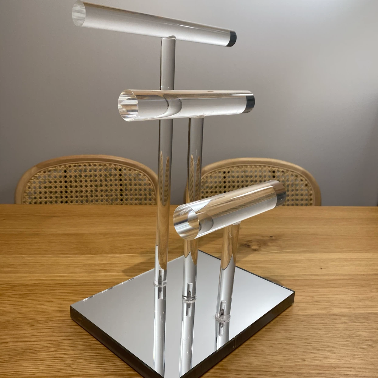 Luxury Clear Acrylic Jewelry Stand Multi-Tier Mirrored Base