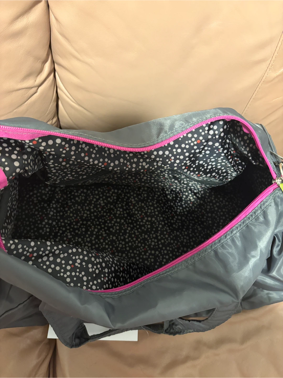 Elle Gray Duffle Bag NWT For Gym, Travel, Weekender - photo 4