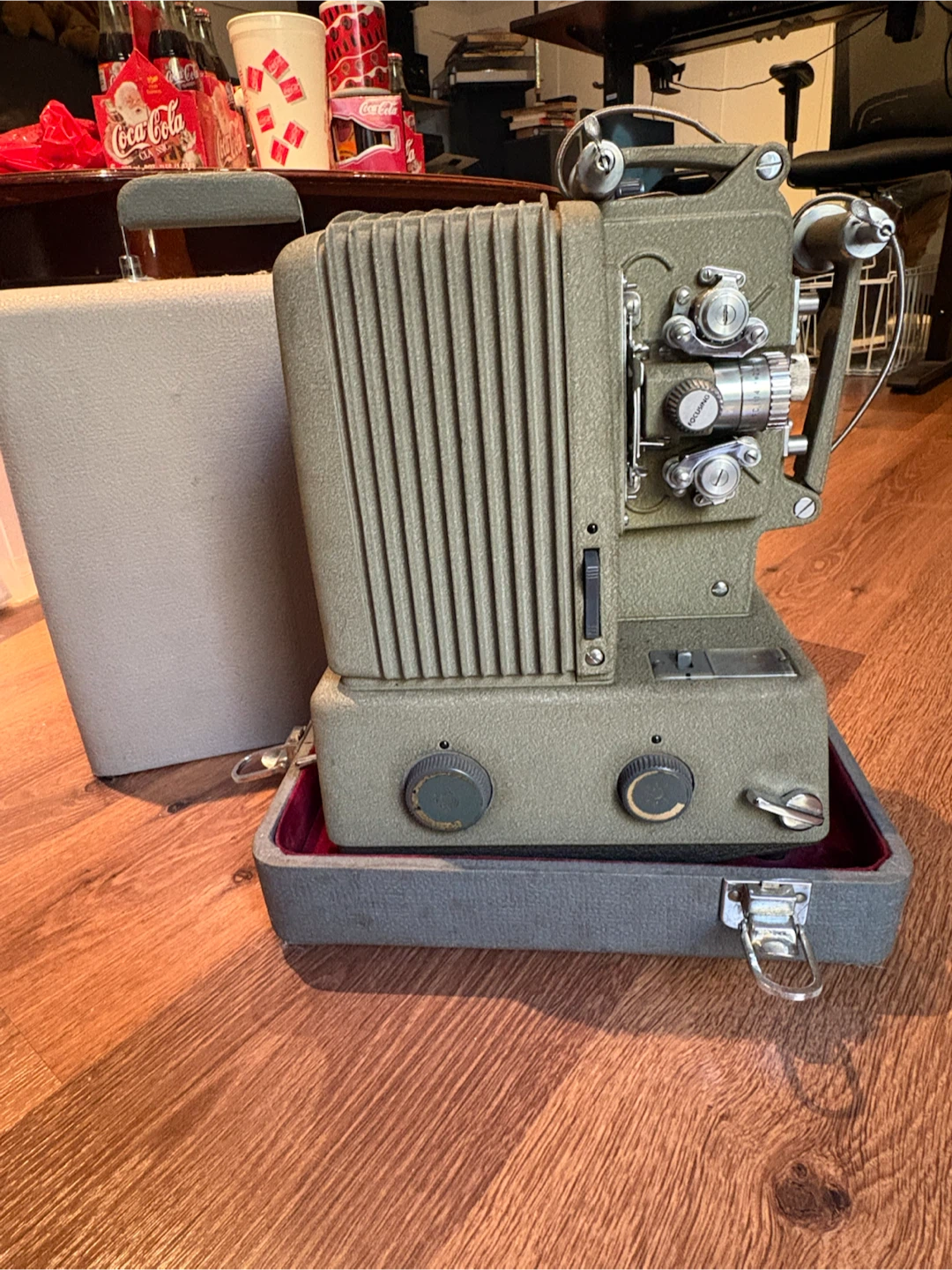 Vintage Elmo F-80 8mm Film Projector w/ Hard Case - photo 2