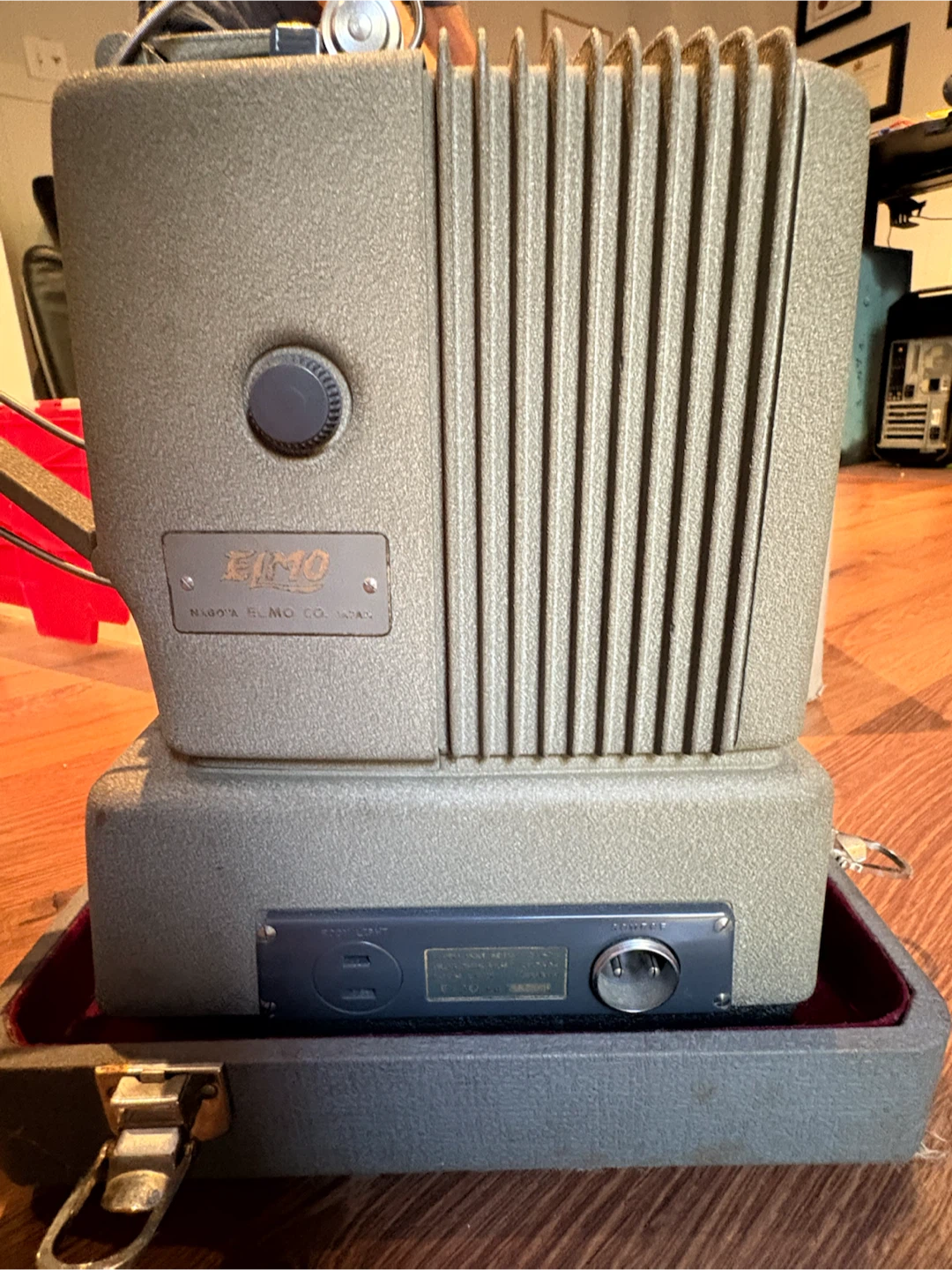 Vintage Elmo F-80 8mm Film Projector w/ Hard Case - photo 5