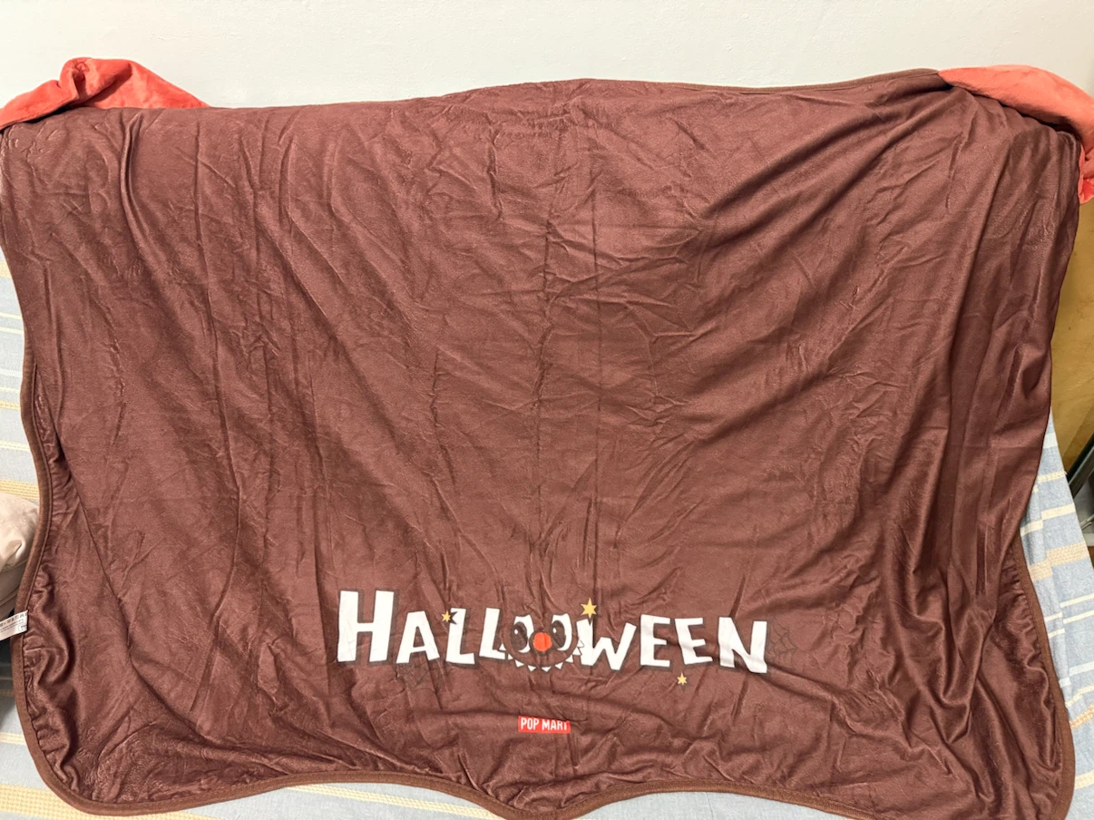 Pop Mart Halloween Throw Blanket and Pumpkin Pouch - photo 2
