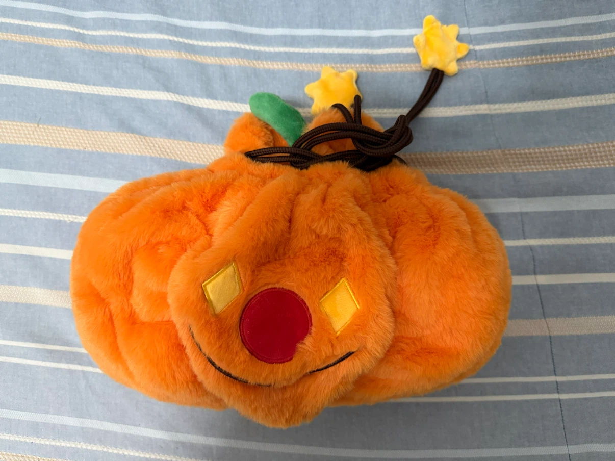 Pop Mart Halloween Throw Blanket and Pumpkin Pouch - photo 3