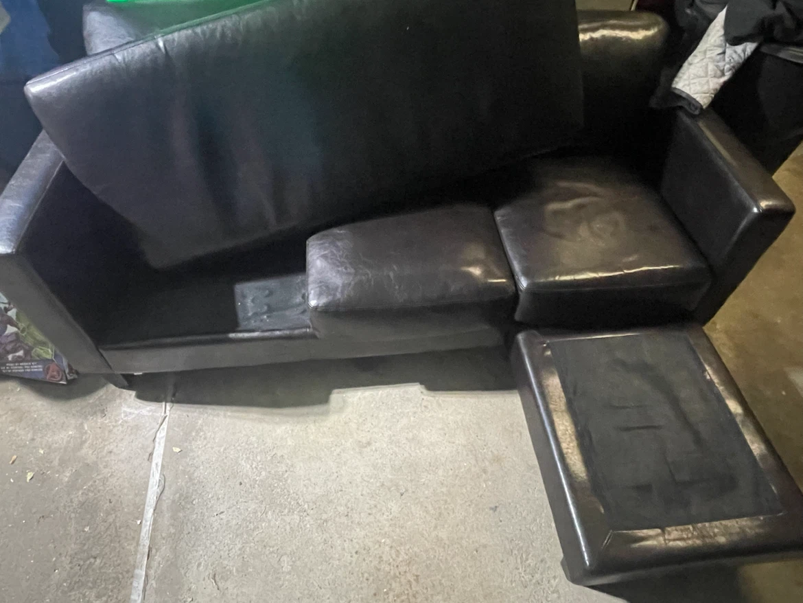 Smaller L shaped leather couch - photo 3