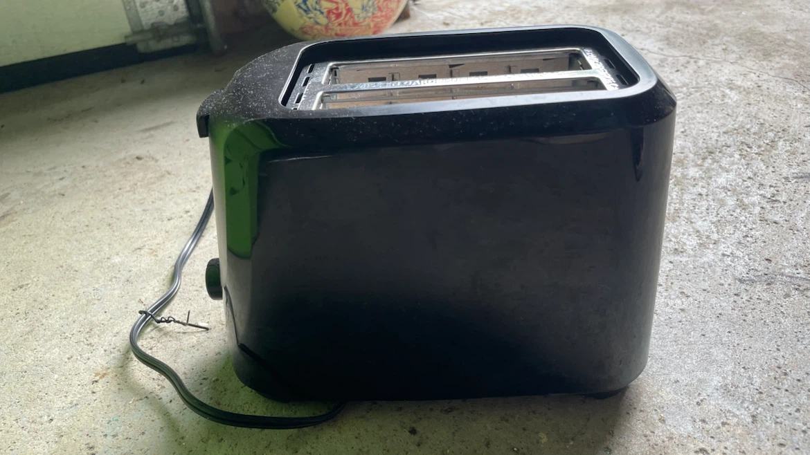Black 2-Slice Toaster