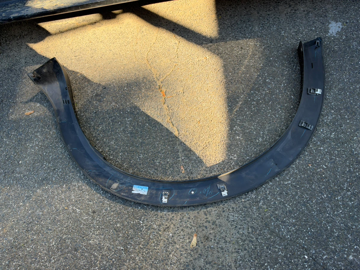 2017 infinity q80 passenger side Wheel Arch Molding - photo 4