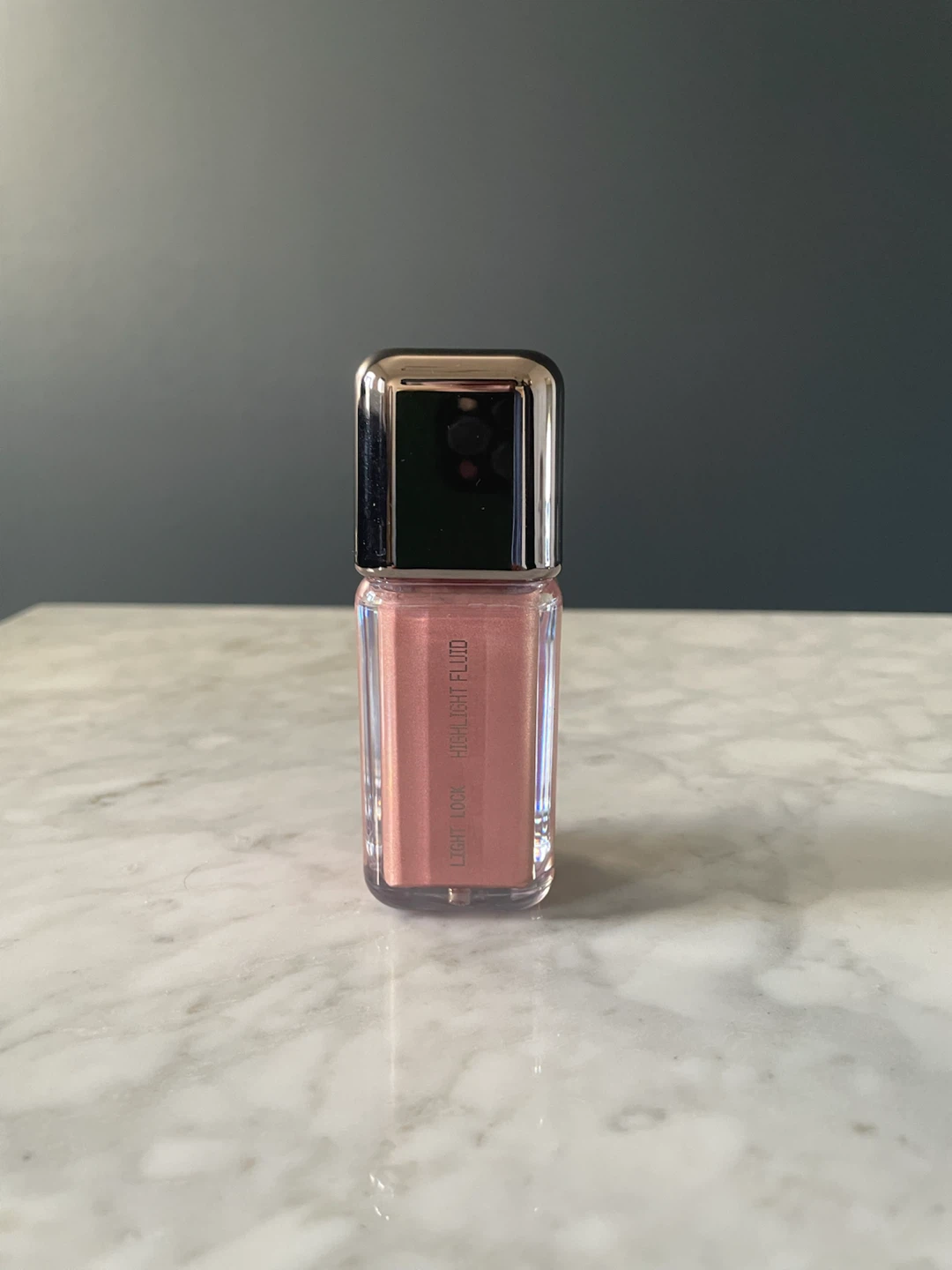 About Face Light Lock Highlight Fluid (Roses In The Wall) - photo 2