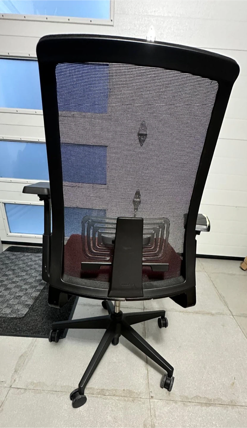 Office chair with mesh back and red seat - photo 5