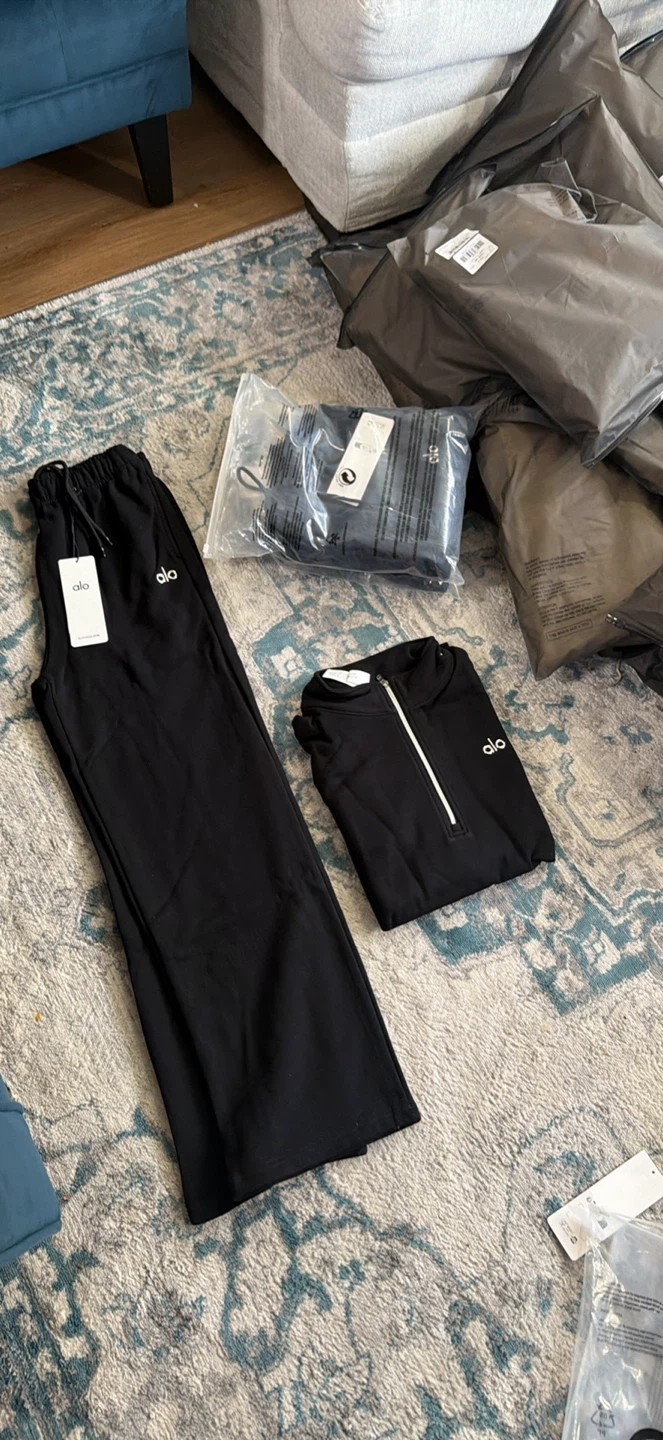 Alo Yoga Black Half-Zip and Pants Set - photo 2