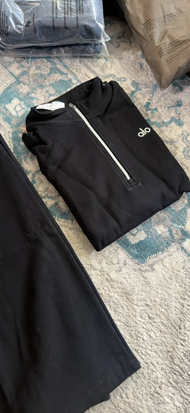 Alo Yoga Black Half-Zip and Pants Set - photo 3