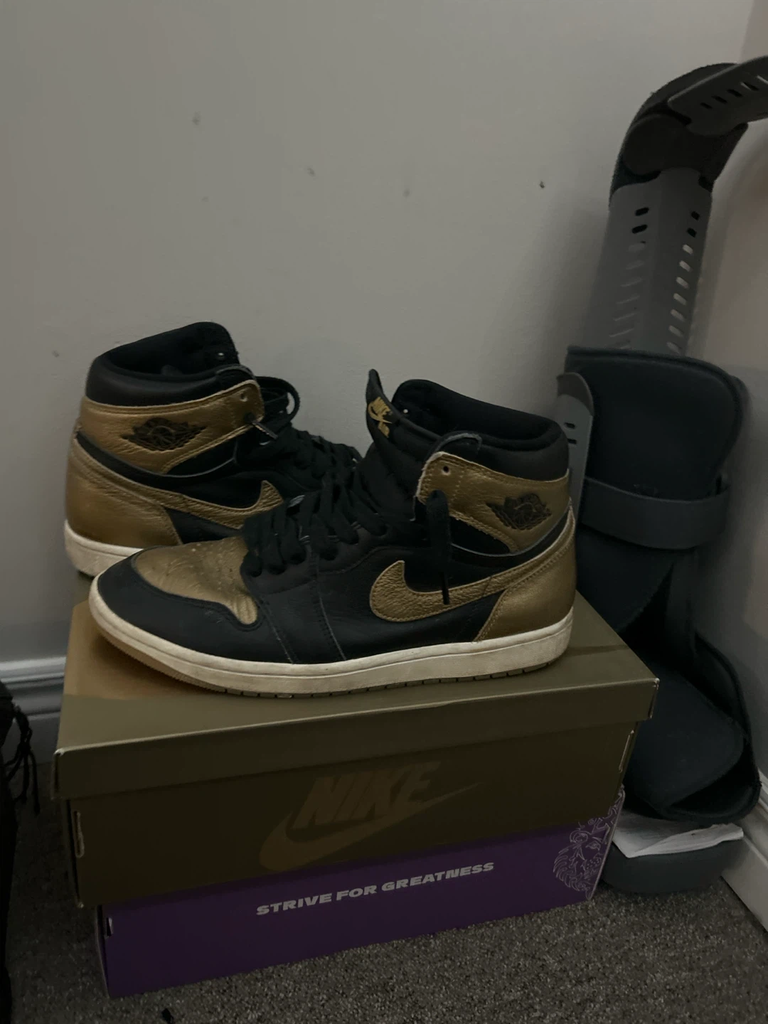 Nike Air Jordan 1 High Gold Black - photo 4