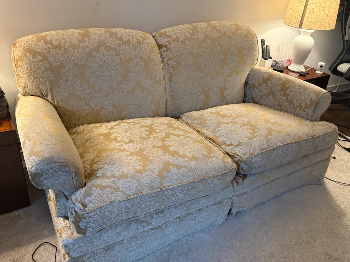 Vintage Antique-Style Luxury Damask Sofa – Cream & Gold