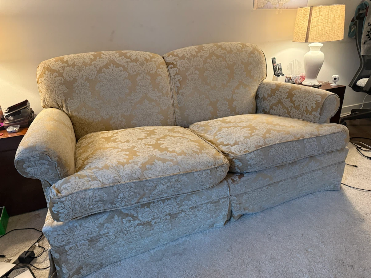 Vintage Antique-Style Luxury Damask Sofa – Cream & Gold - photo 2