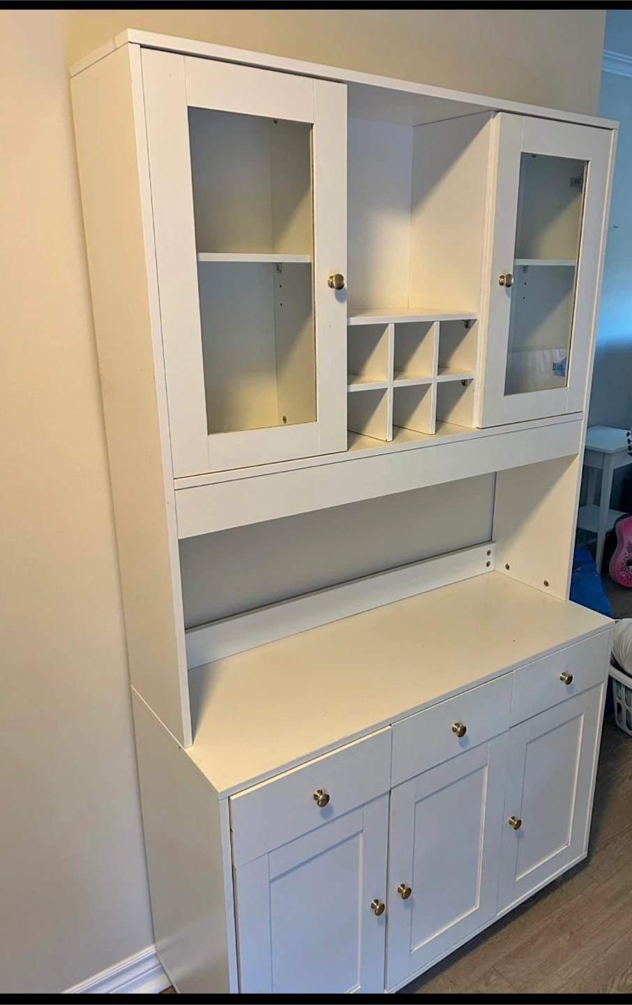 White Kitchen Huth with Buffet