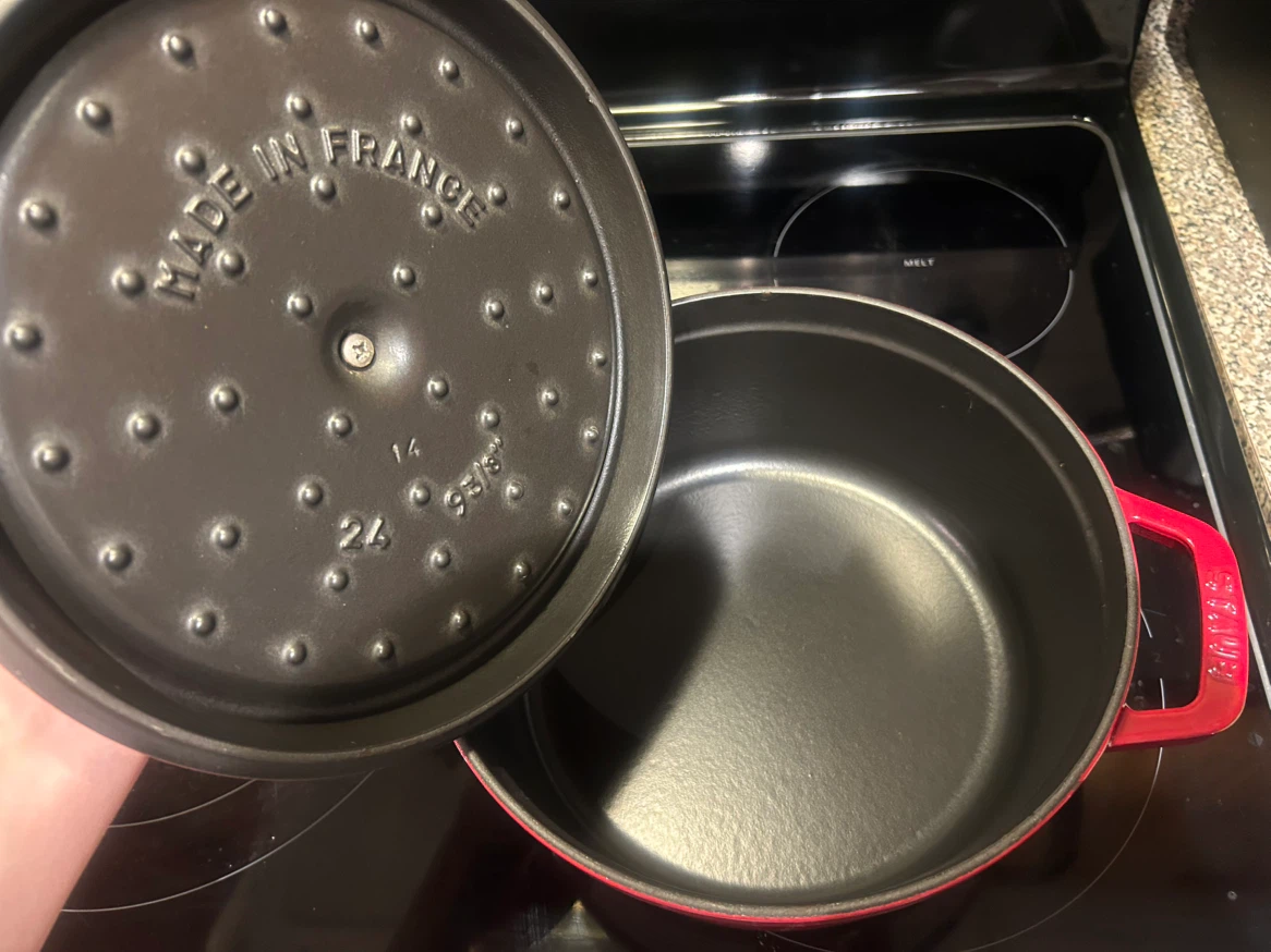 Staub Cast Iron Round Cocotte 24cm Red - photo 2