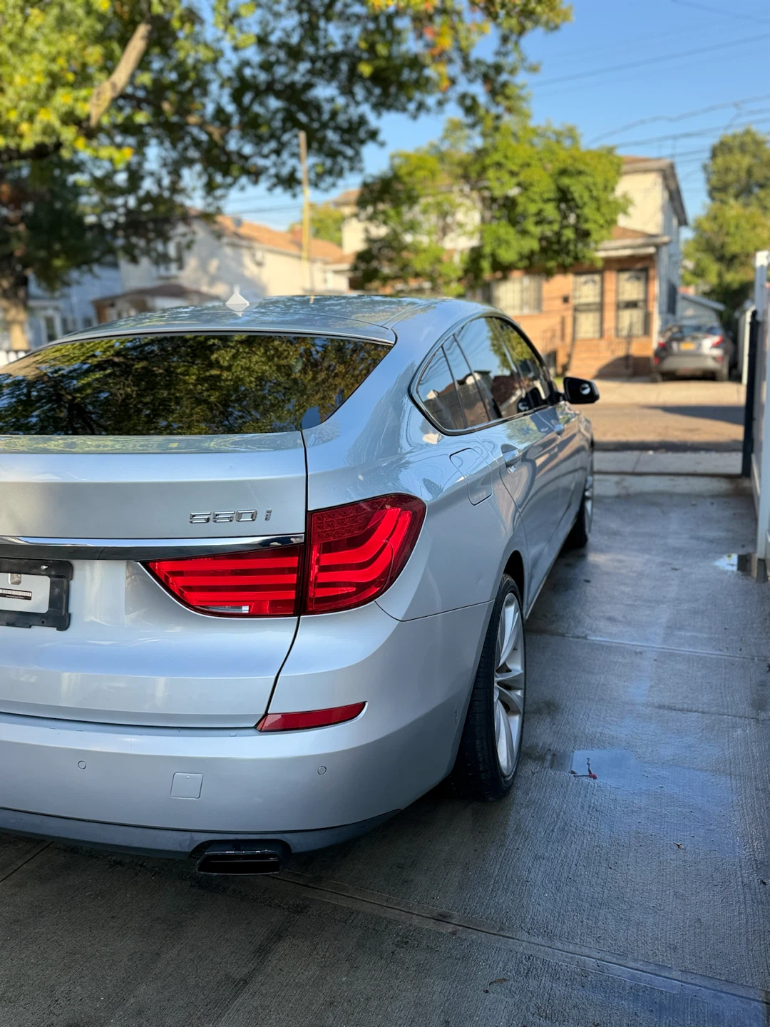 2010 BMW 550i GT - photo 2