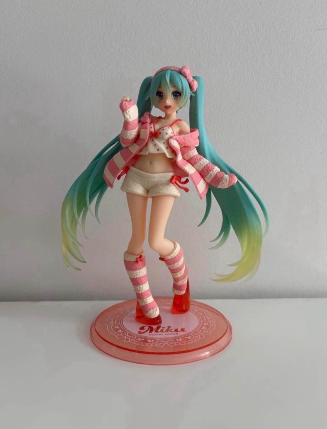 hatsune miku sleep wear figure