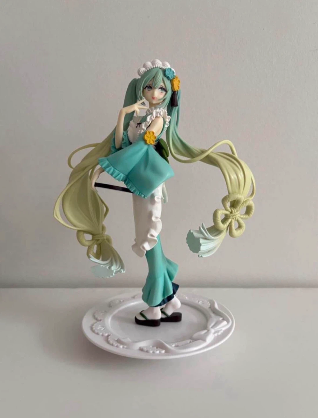 hatsune miku mochi figure