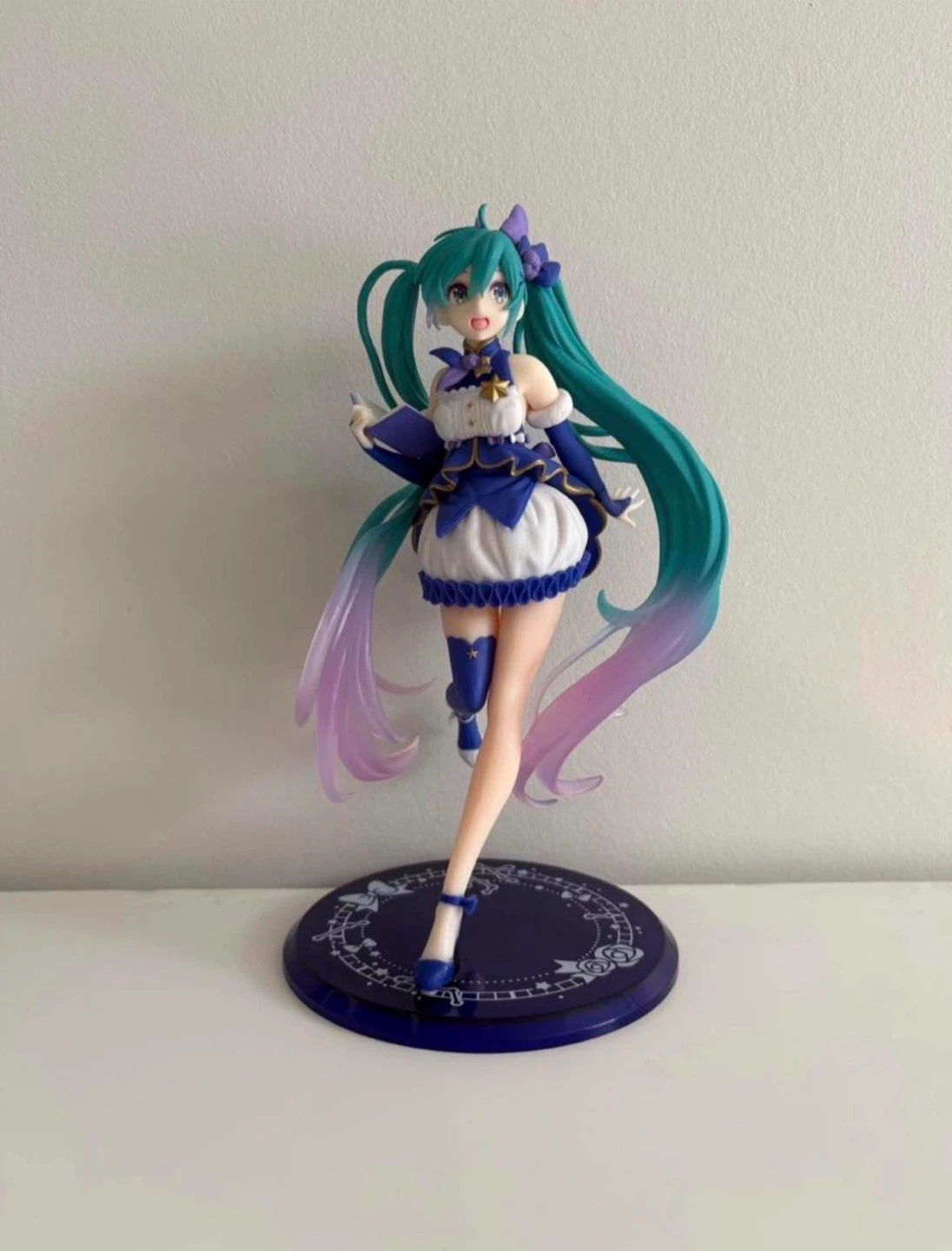 hatsune miku figure