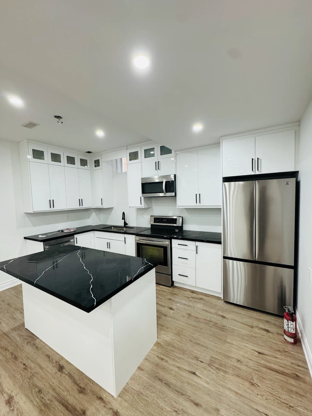 2 bedroom Basement for Lease in. Vaughan - photo 2