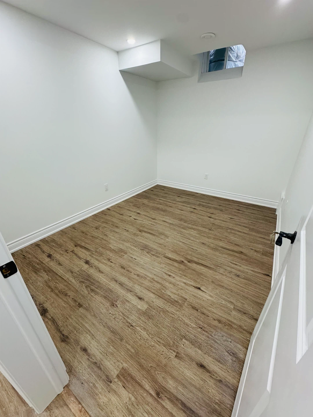 2 bedroom Basement for Lease in. Vaughan - photo 3