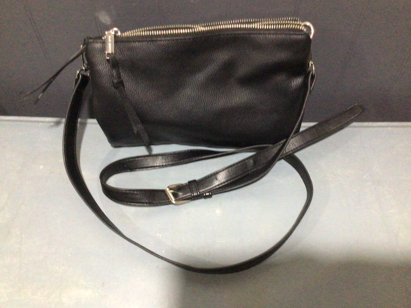 Women bag…Rae Dunn Black Leather Medium Shoulder Cross. - photo 5