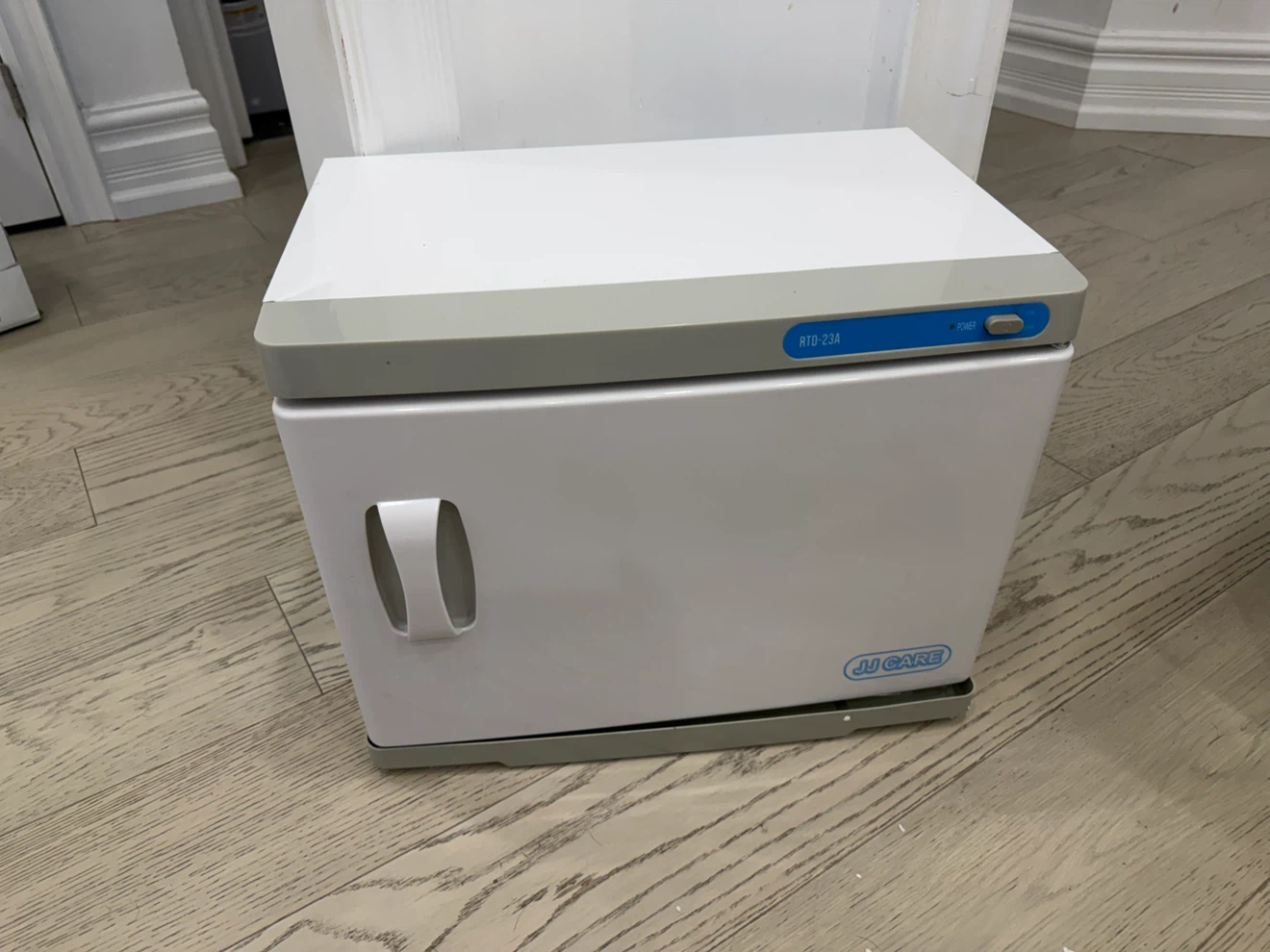 (BRAND NEW) JJ Care Premium Hot Towel Warmer with UV Sterilizer