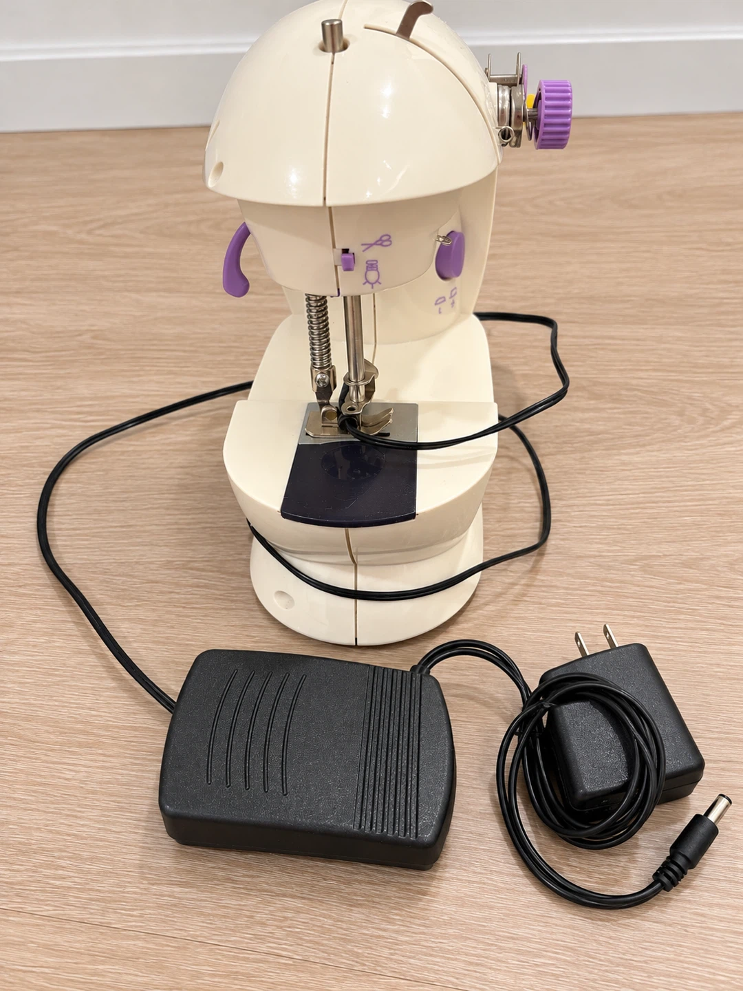 Sewing Kit & Machine - photo 3