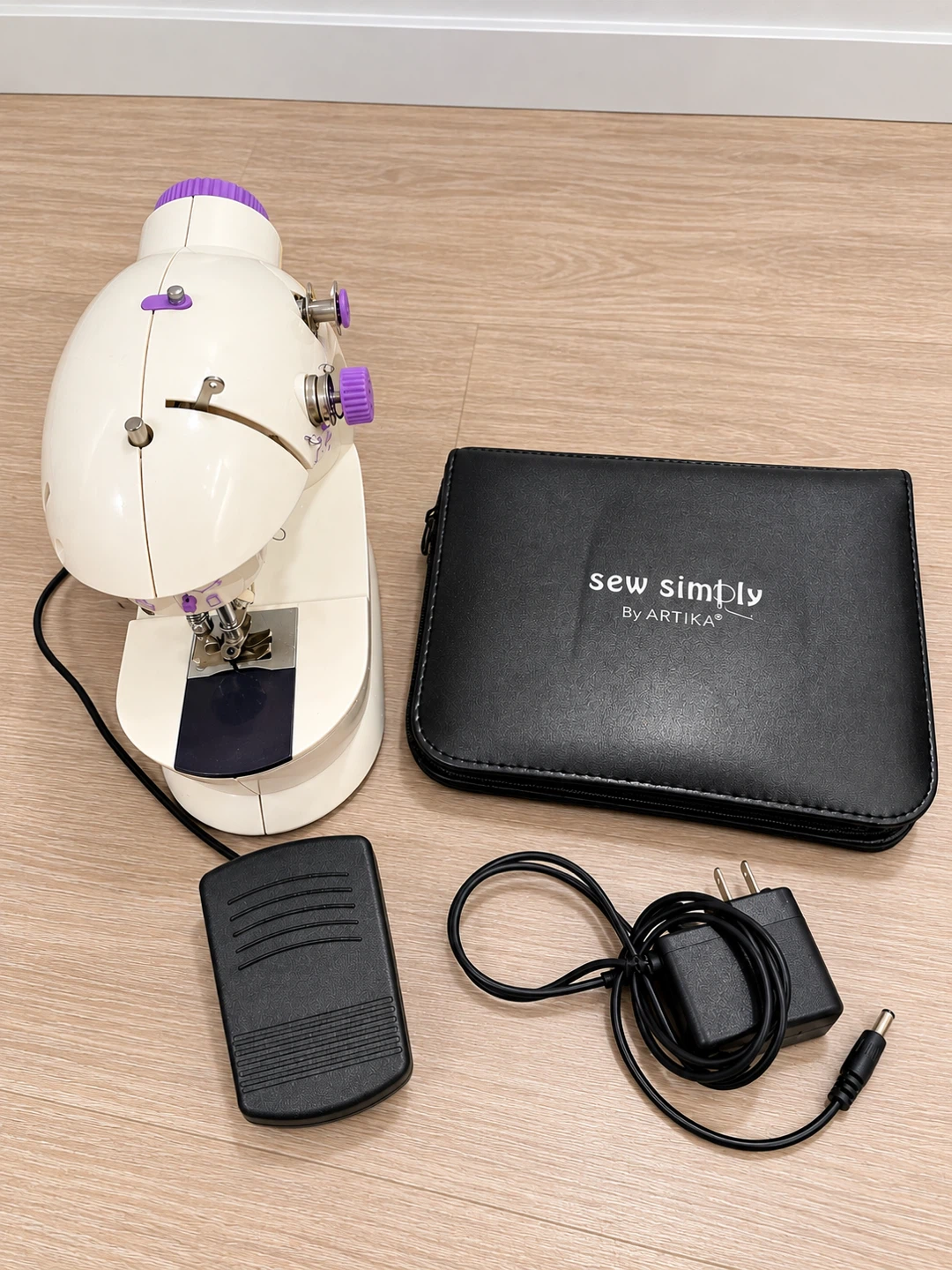 Sewing Kit & Machine - photo 4