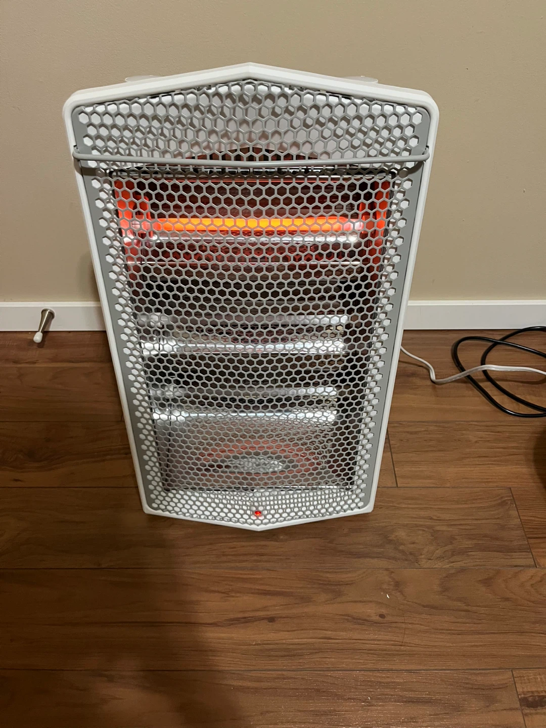 Midea Ultra Quiet Quartz Heater - photo 3