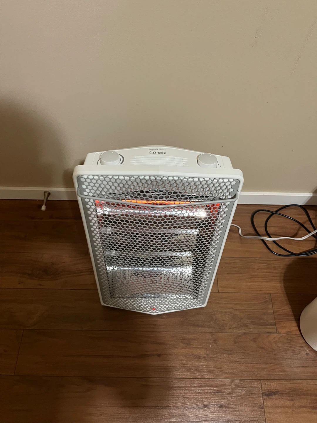 Midea Ultra Quiet Quartz Heater - photo 4
