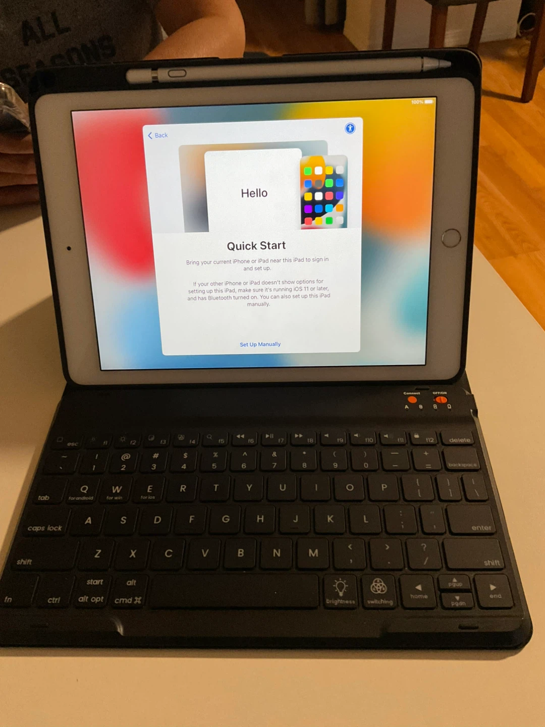 Apple iPad Air 2 64GB with Keyboard Case and Stylus - photo 3