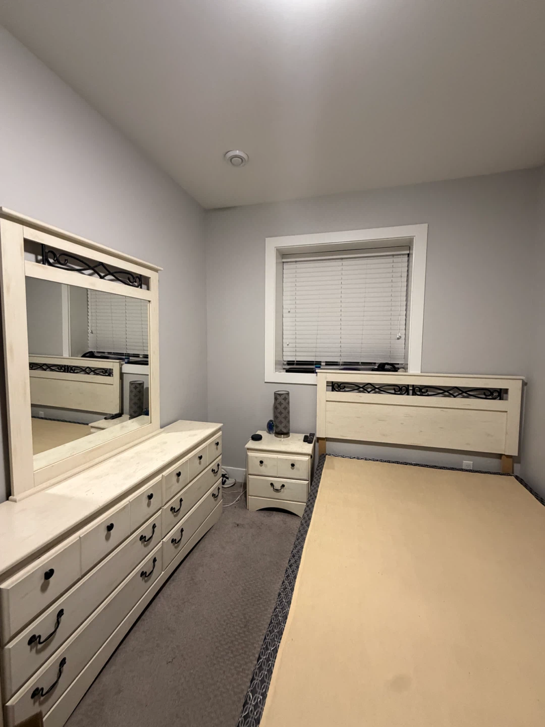 Rustic Cream Bedroom Furniture Set Queen Size