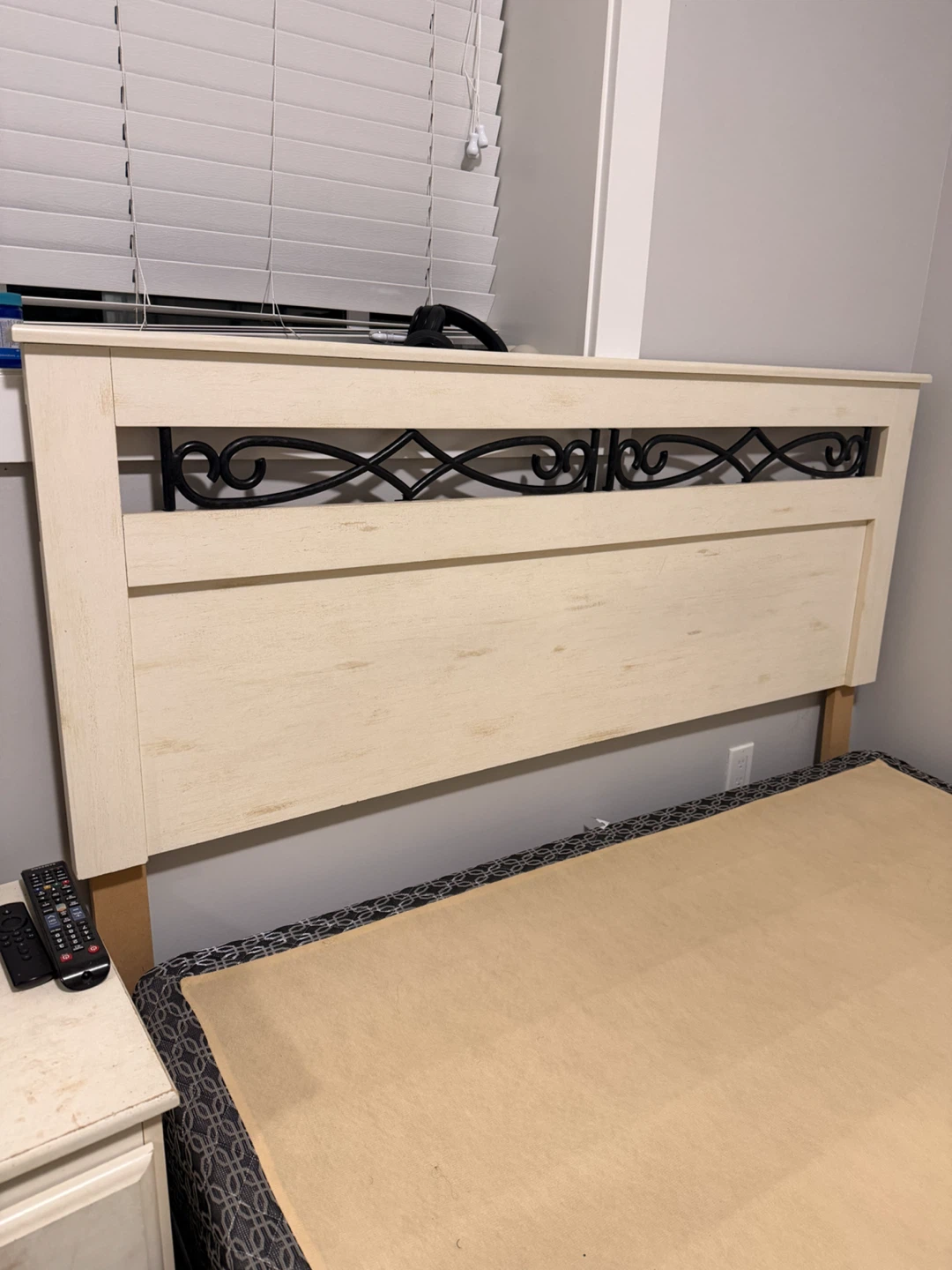 Rustic Cream Bedroom Furniture Set Queen Size - photo 4