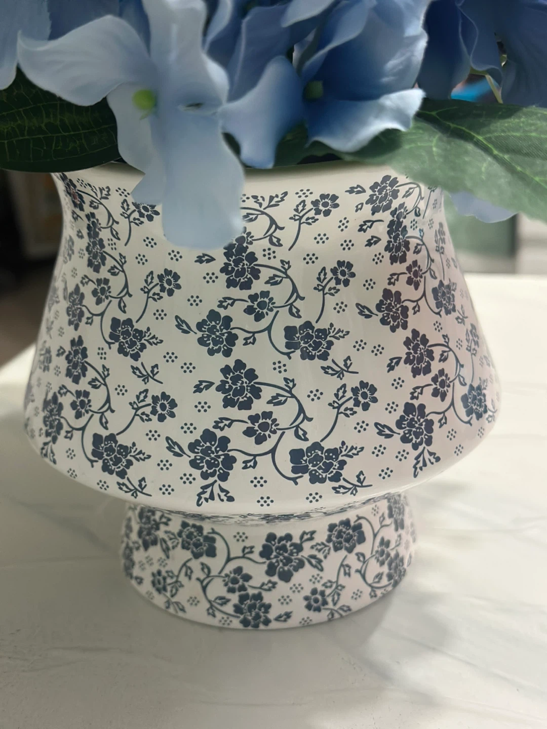 Floral Arrangement in Blue and White Vase - photo 3