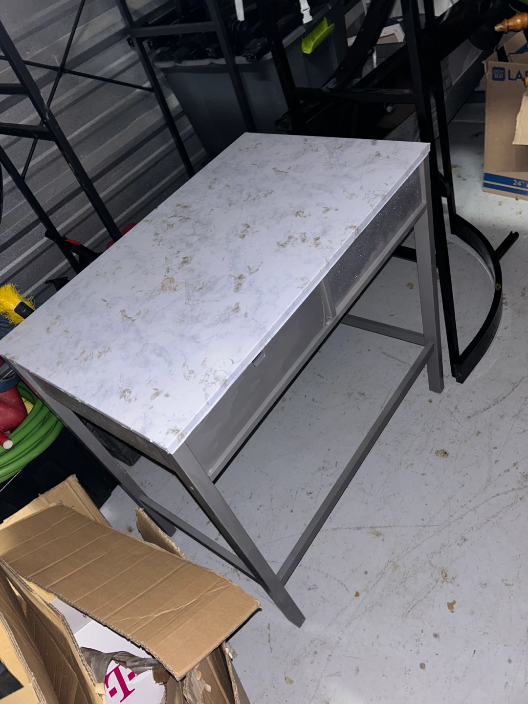 Small Marble-Look Desk with sparkling chair - photo 4