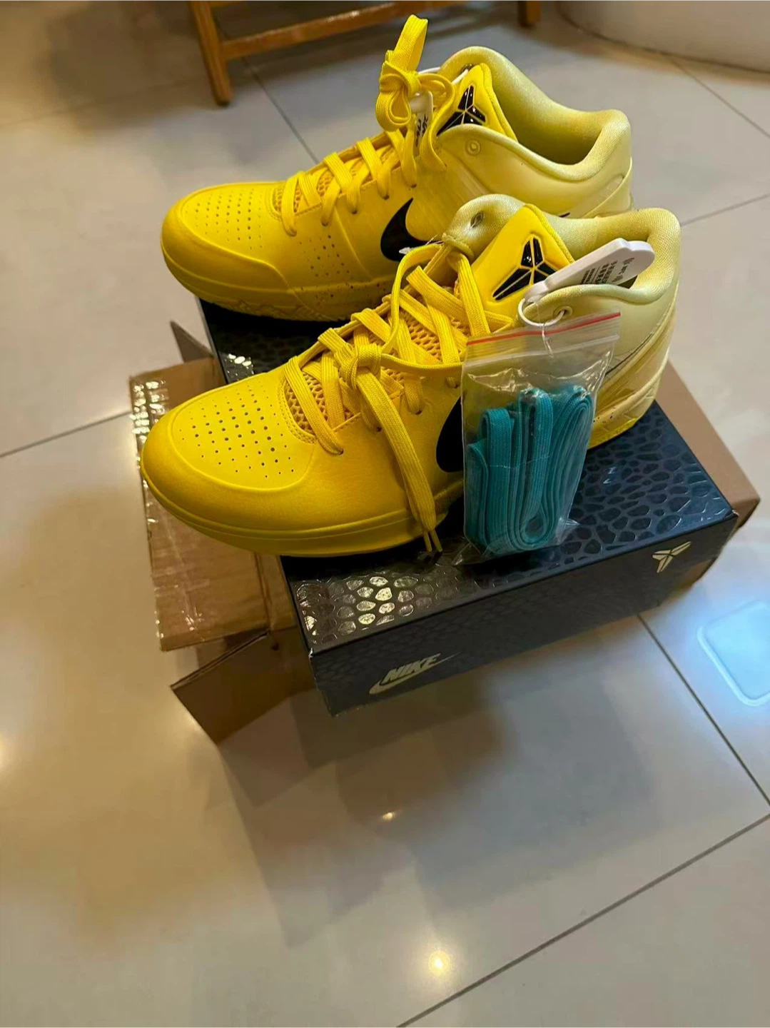 Nike Kobe IV Protro CHBL Basketball Shoes