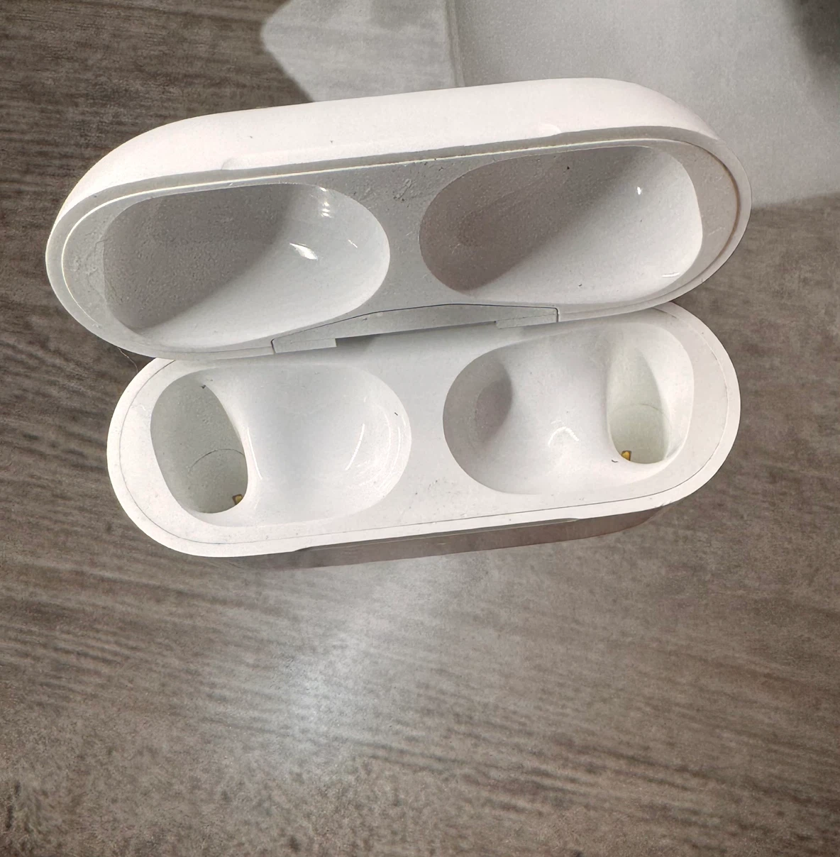 Official Apple AirPods Pro Charging Case ONLY (Genuine) - photo 3