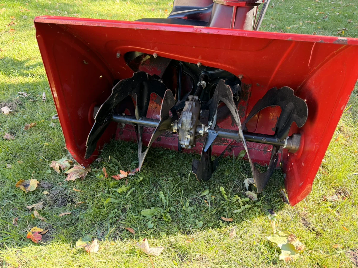 Toro Power Max 1026 Snowblower - photo 2