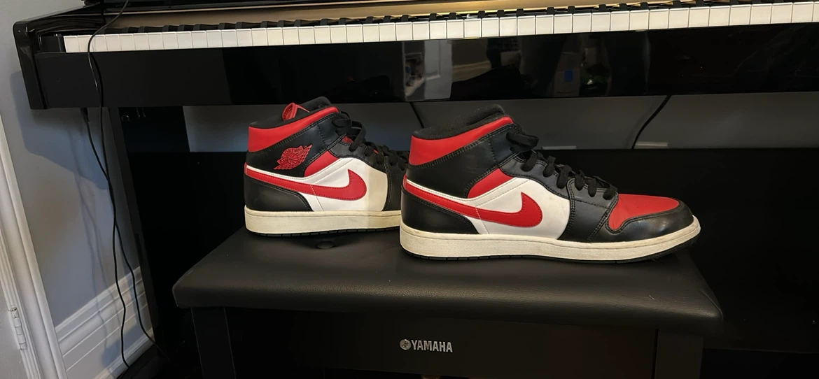 Jordan 1s mid