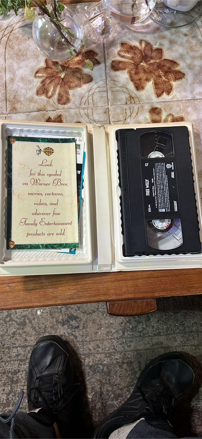 Set of 3 Free Willy VHS Movies - photo 2