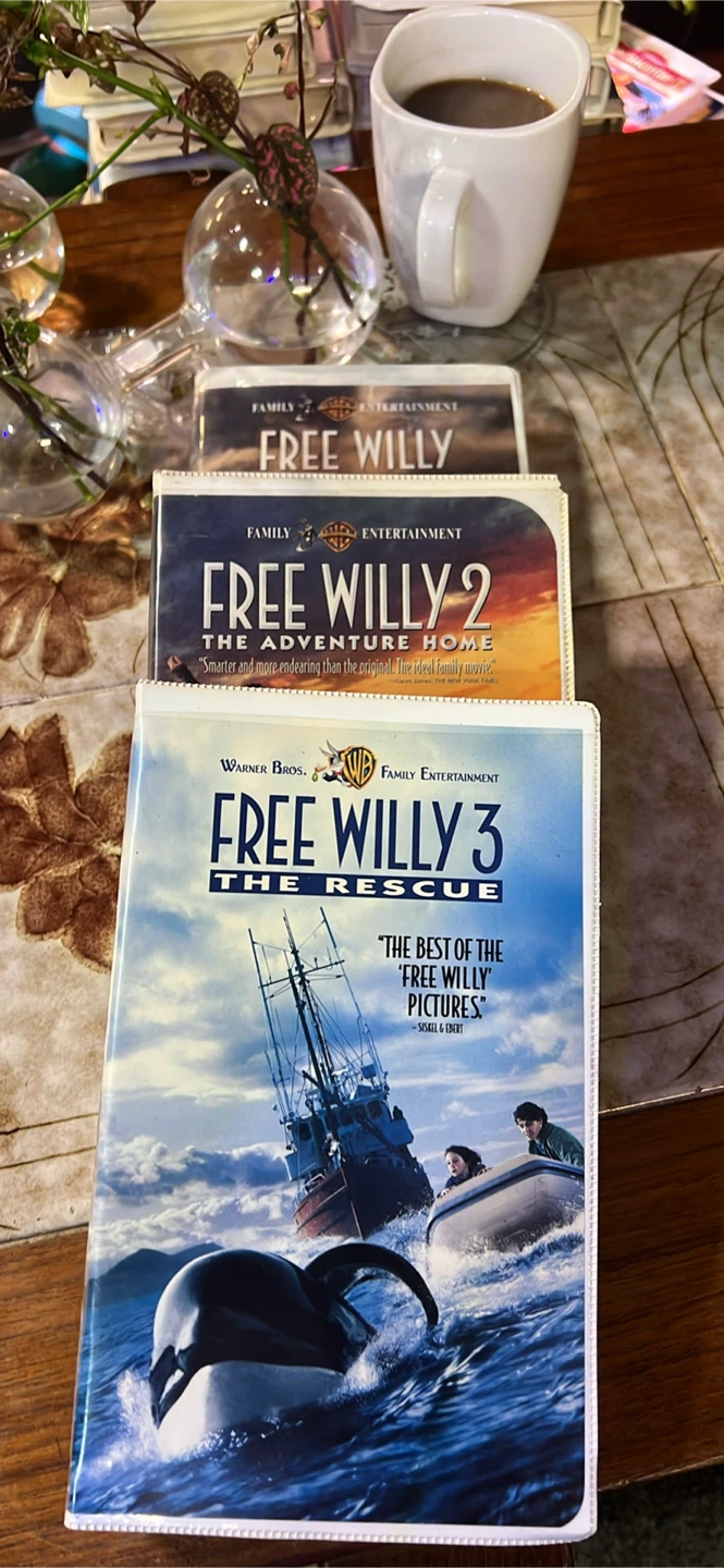 Set of 3 Free Willy VHS Movies - photo 5