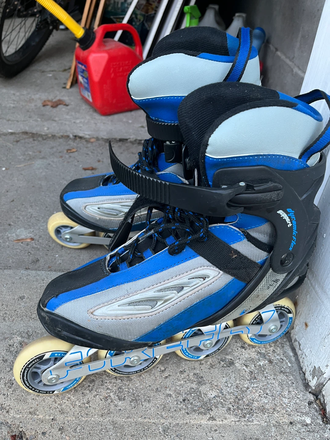 Selling roller blades size 8.5 US