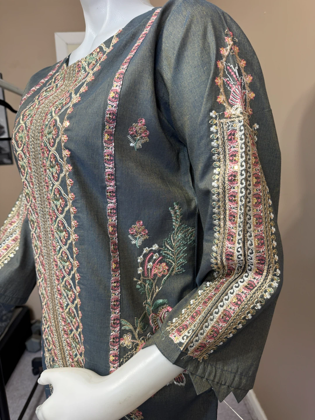 Pakistani embroidered kurti/top - photo 3