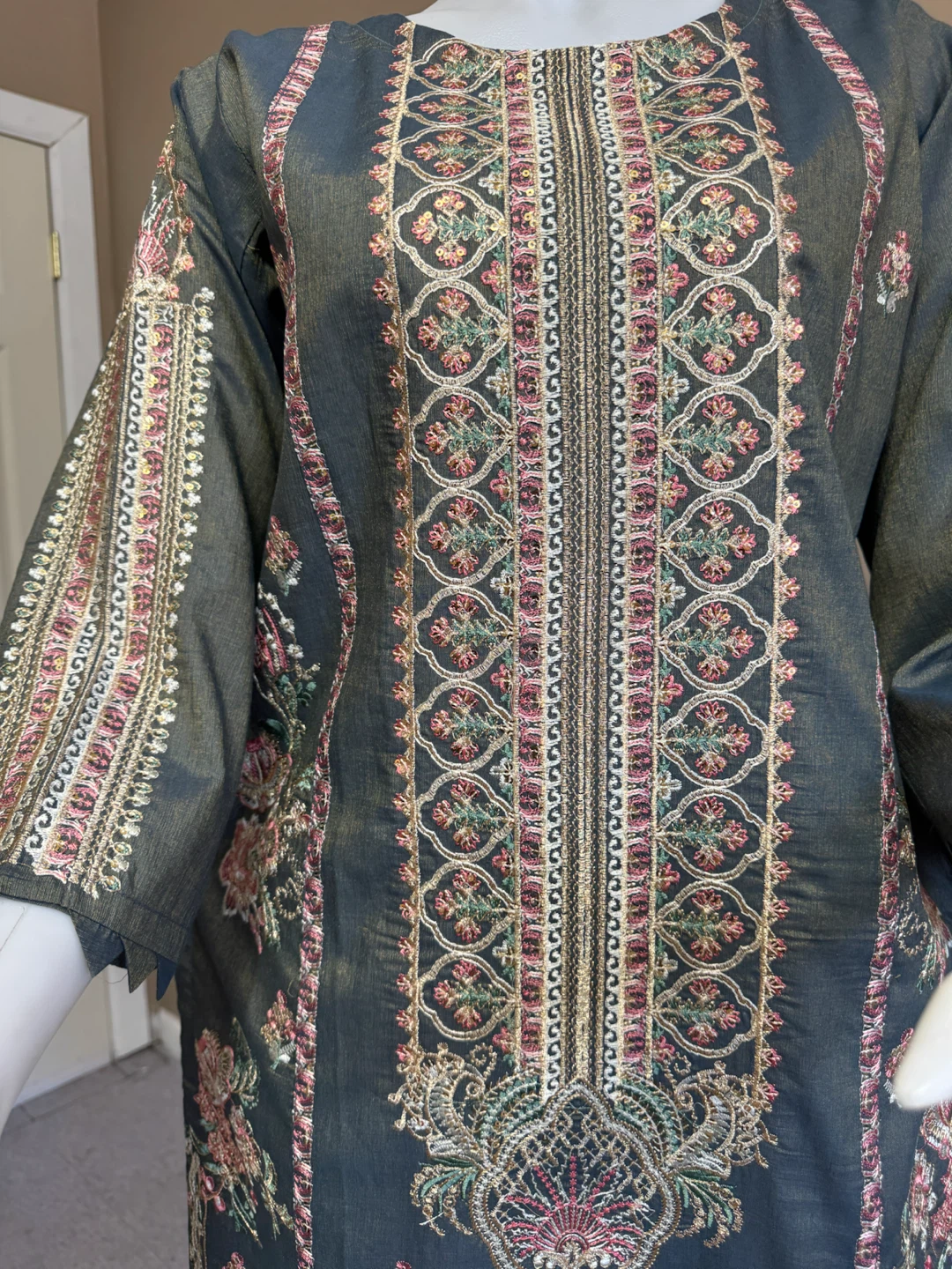 Pakistani embroidered kurti/top - photo 4