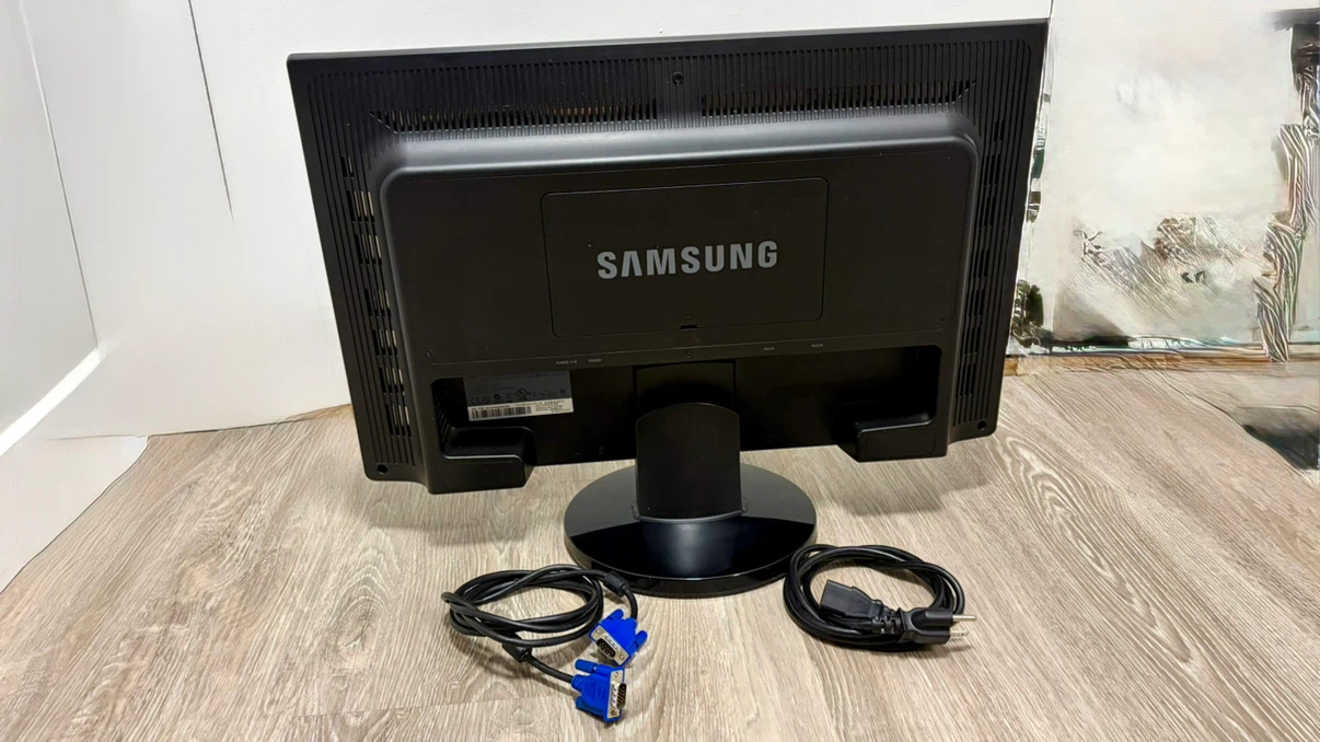 Samsung SyncMaster 2494SW Monitor - photo 2