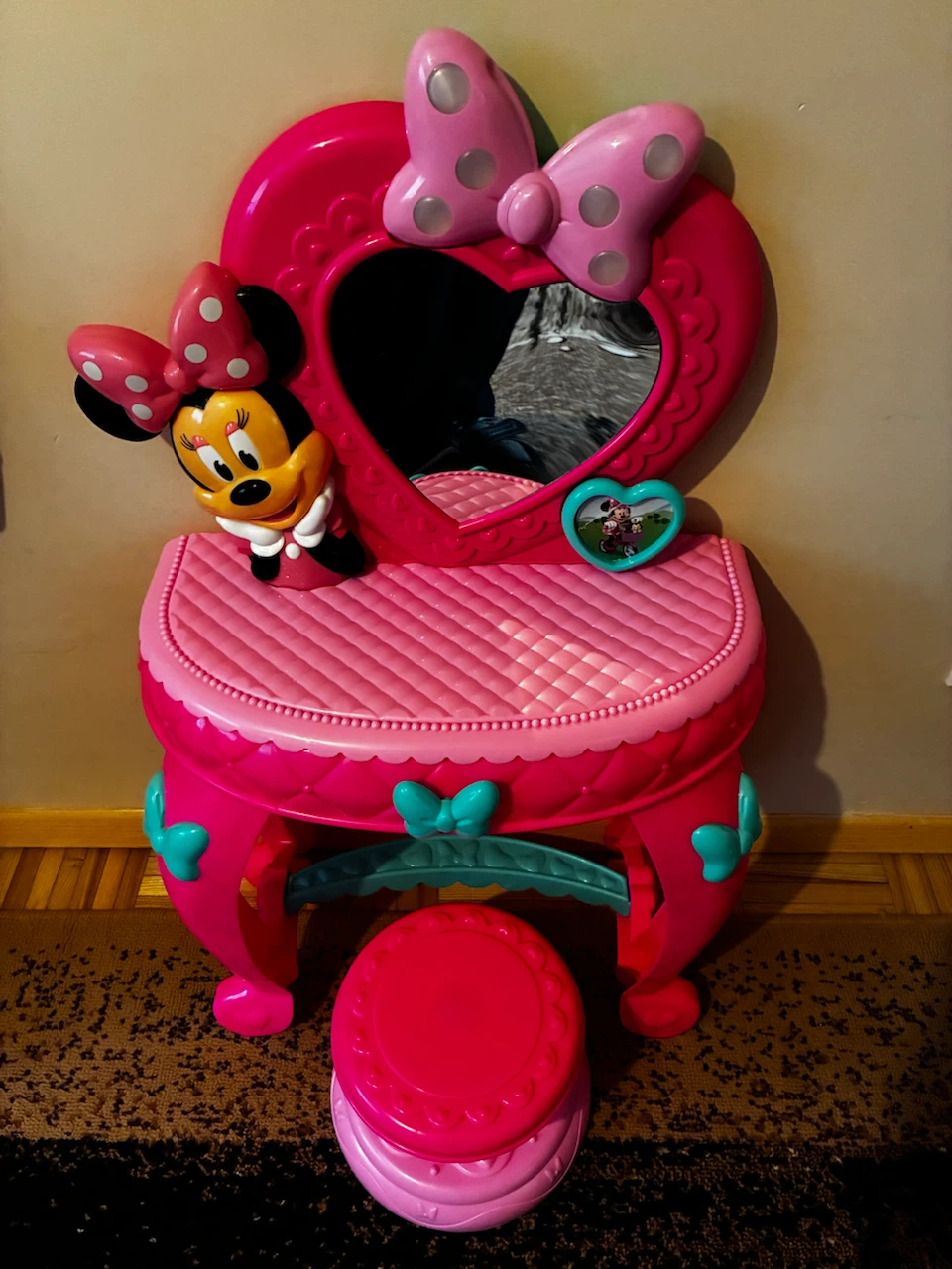 Disney Minnie Mouse Vanity Set