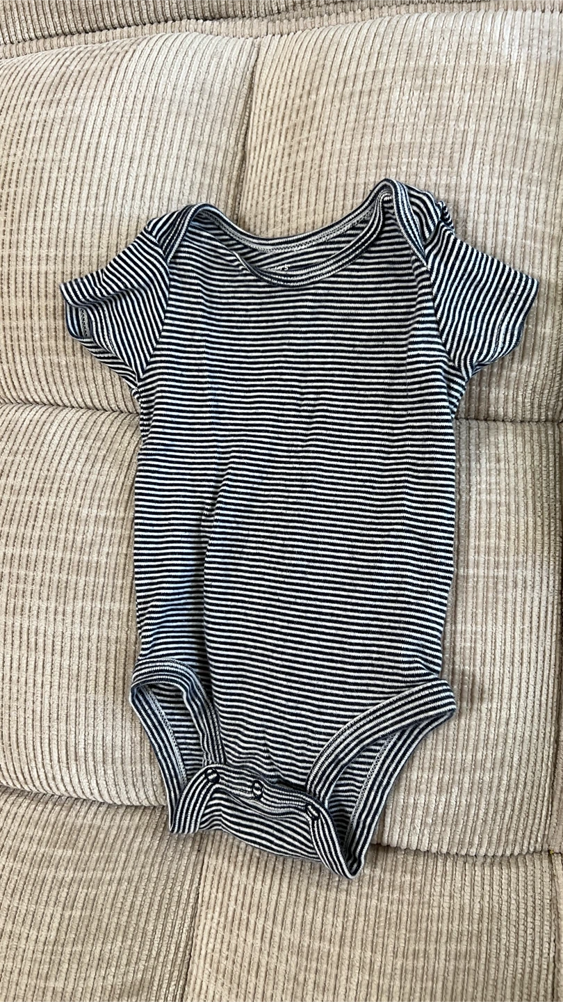 Lot of 12 Baby girl Onesies 0-3 months - photo 2