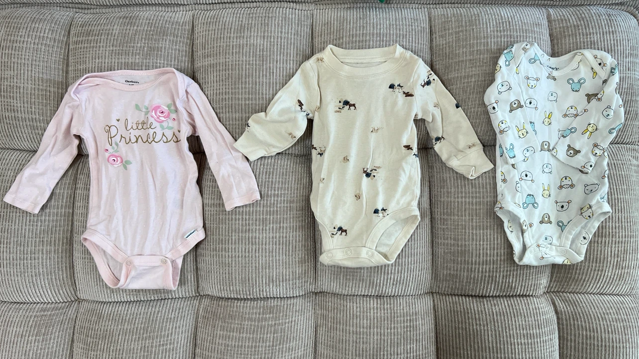 Lot of 12 Baby girl Onesies 0-3 months - photo 3