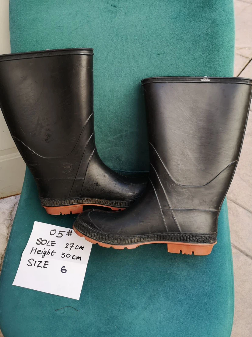 Black Rubber Boots Size 6 - photo 4