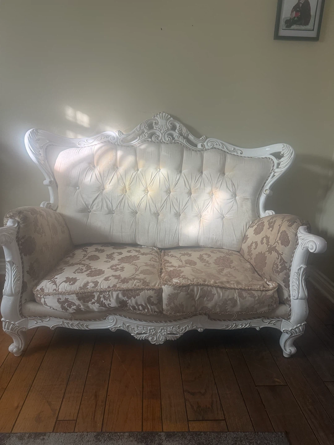 Victorian Style Sofa and Loveseat Set - photo 2